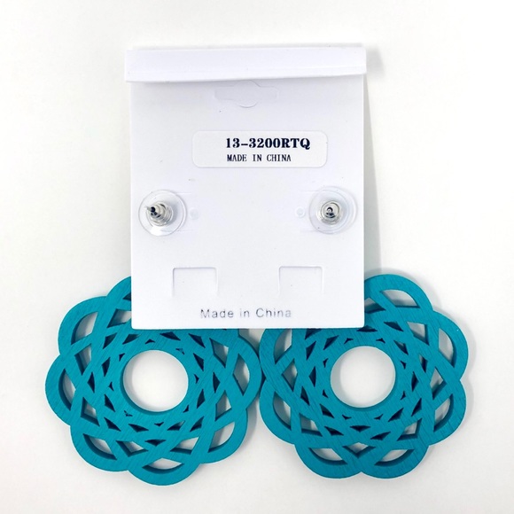 🍃Flower Filigree Wood Earrings in Turquoise - Picture 3 of 5